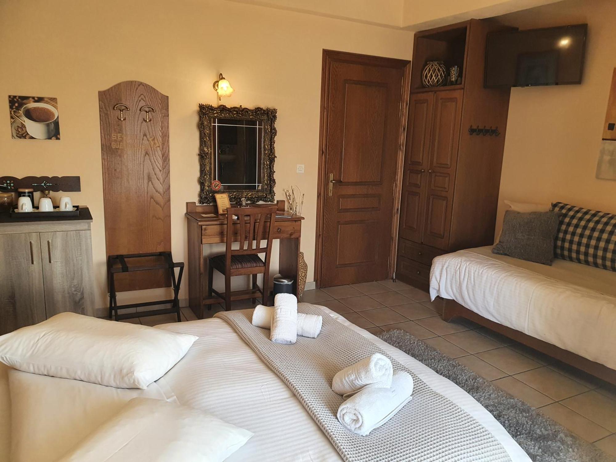 Semeli Guesthouse Karpenísion Exteriér fotografie