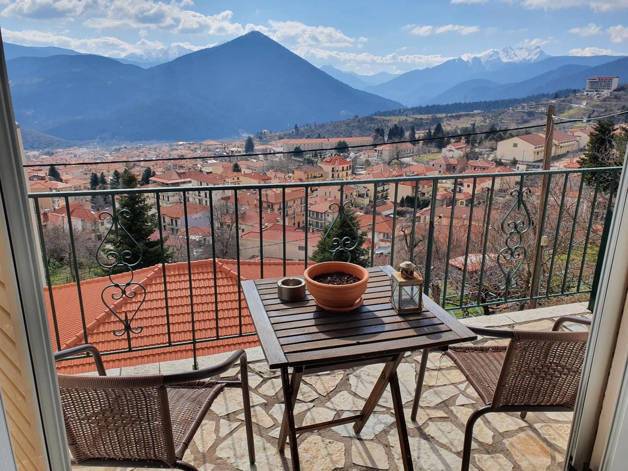 Semeli Guesthouse Karpenísion Exteriér fotografie