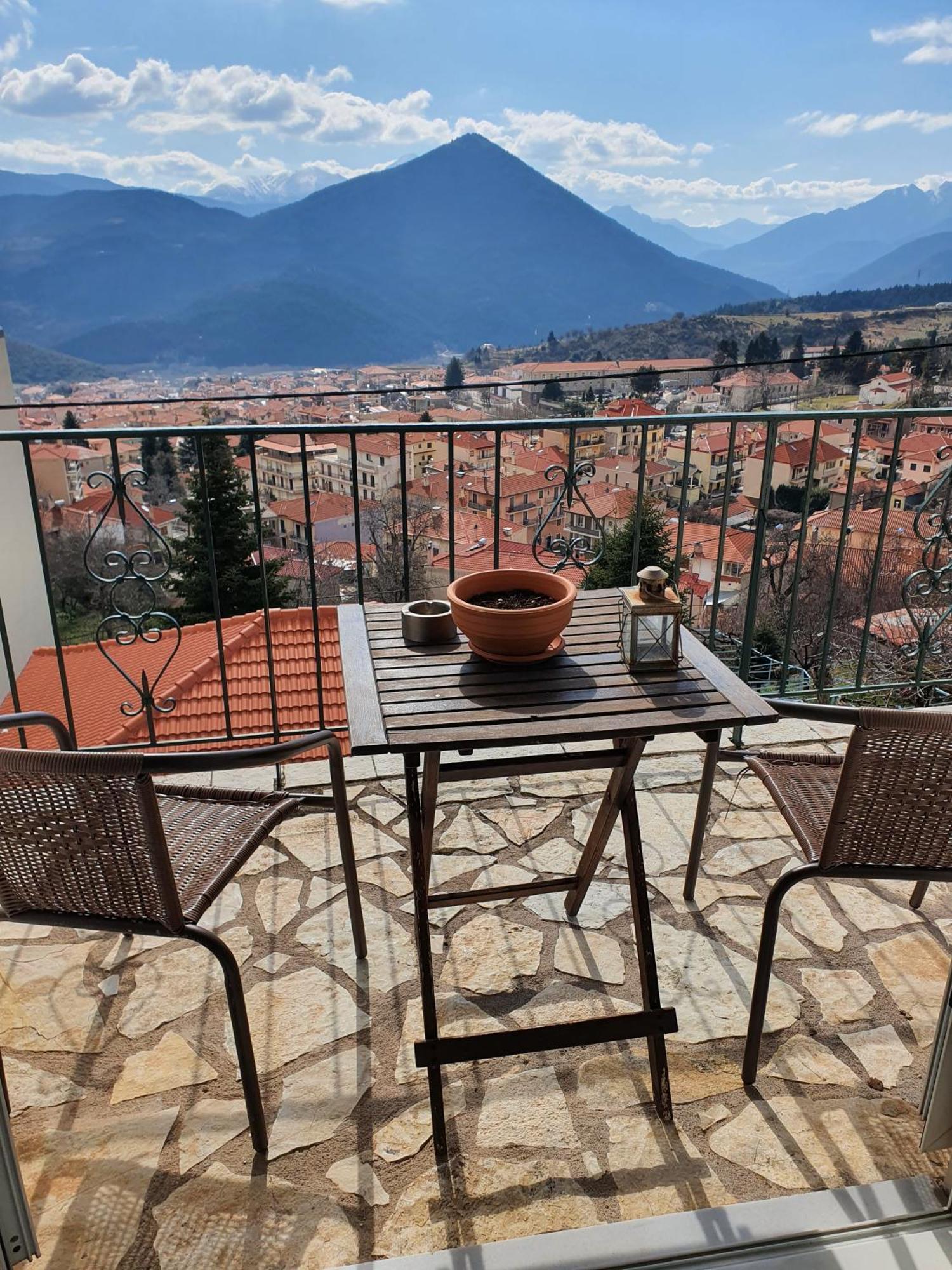 Semeli Guesthouse Karpenísion Exteriér fotografie