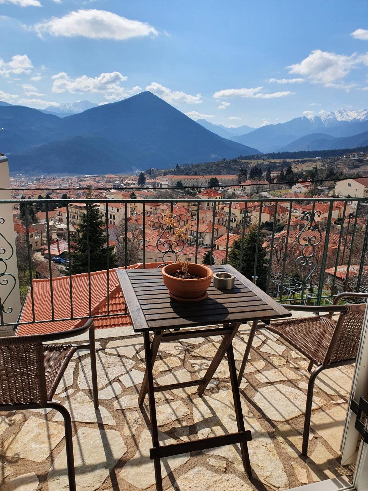Semeli Guesthouse Karpenísion Exteriér fotografie