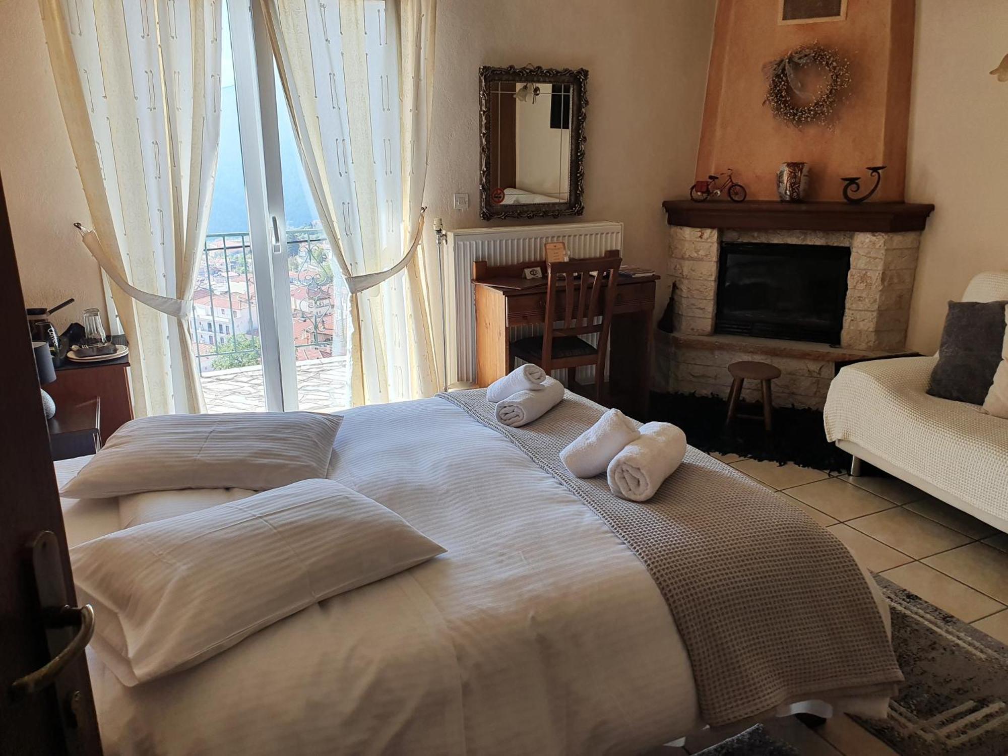 Semeli Guesthouse Karpenísion Exteriér fotografie