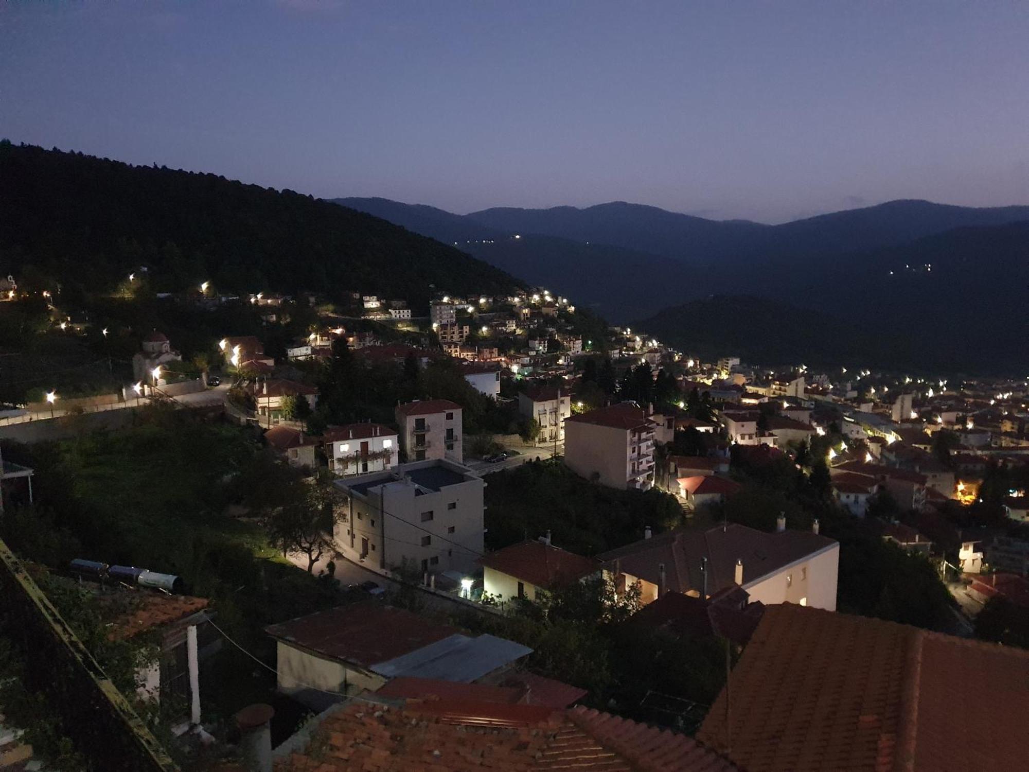 Semeli Guesthouse Karpenísion Exteriér fotografie