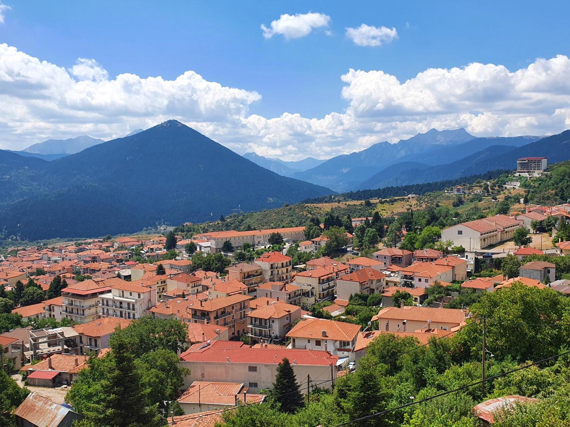 Semeli Guesthouse Karpenísion Exteriér fotografie