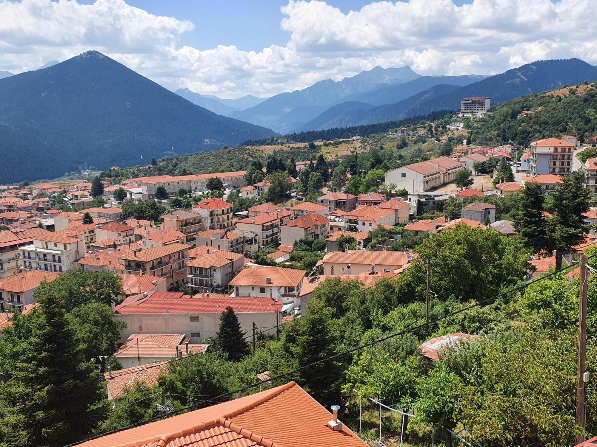 Semeli Guesthouse Karpenísion Exteriér fotografie