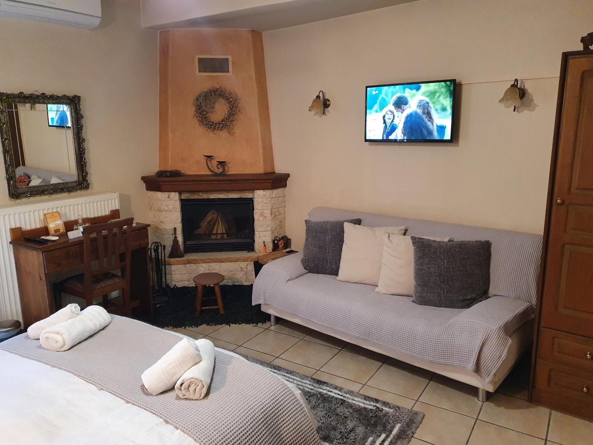 Semeli Guesthouse Karpenísion Exteriér fotografie