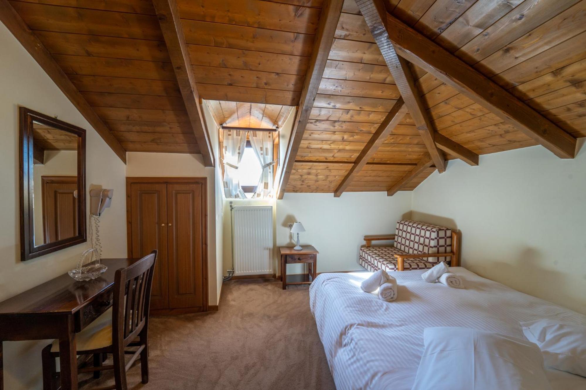 Semeli Guesthouse Karpenísion Exteriér fotografie