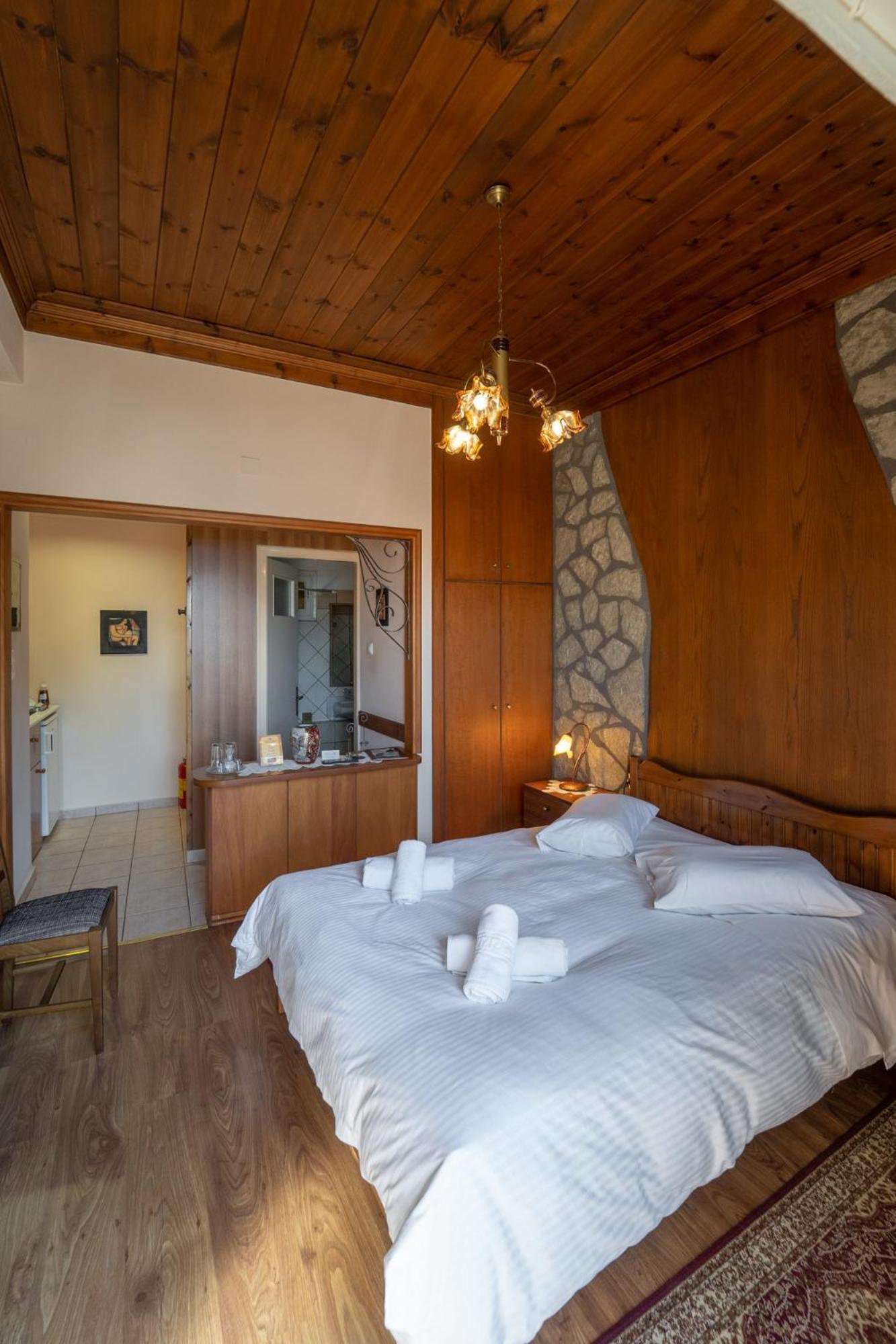 Semeli Guesthouse Karpenísion Exteriér fotografie