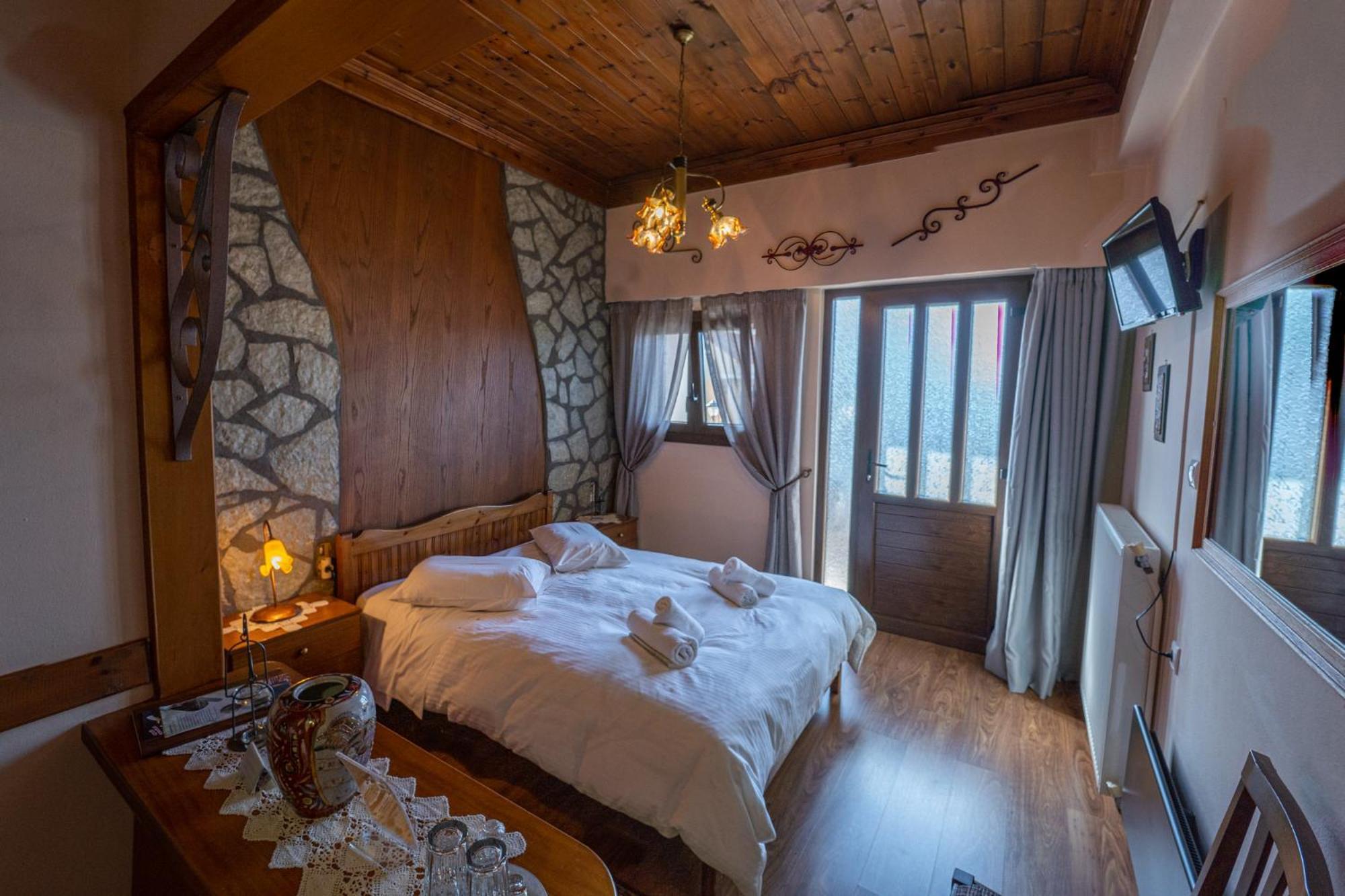 Semeli Guesthouse Karpenísion Exteriér fotografie