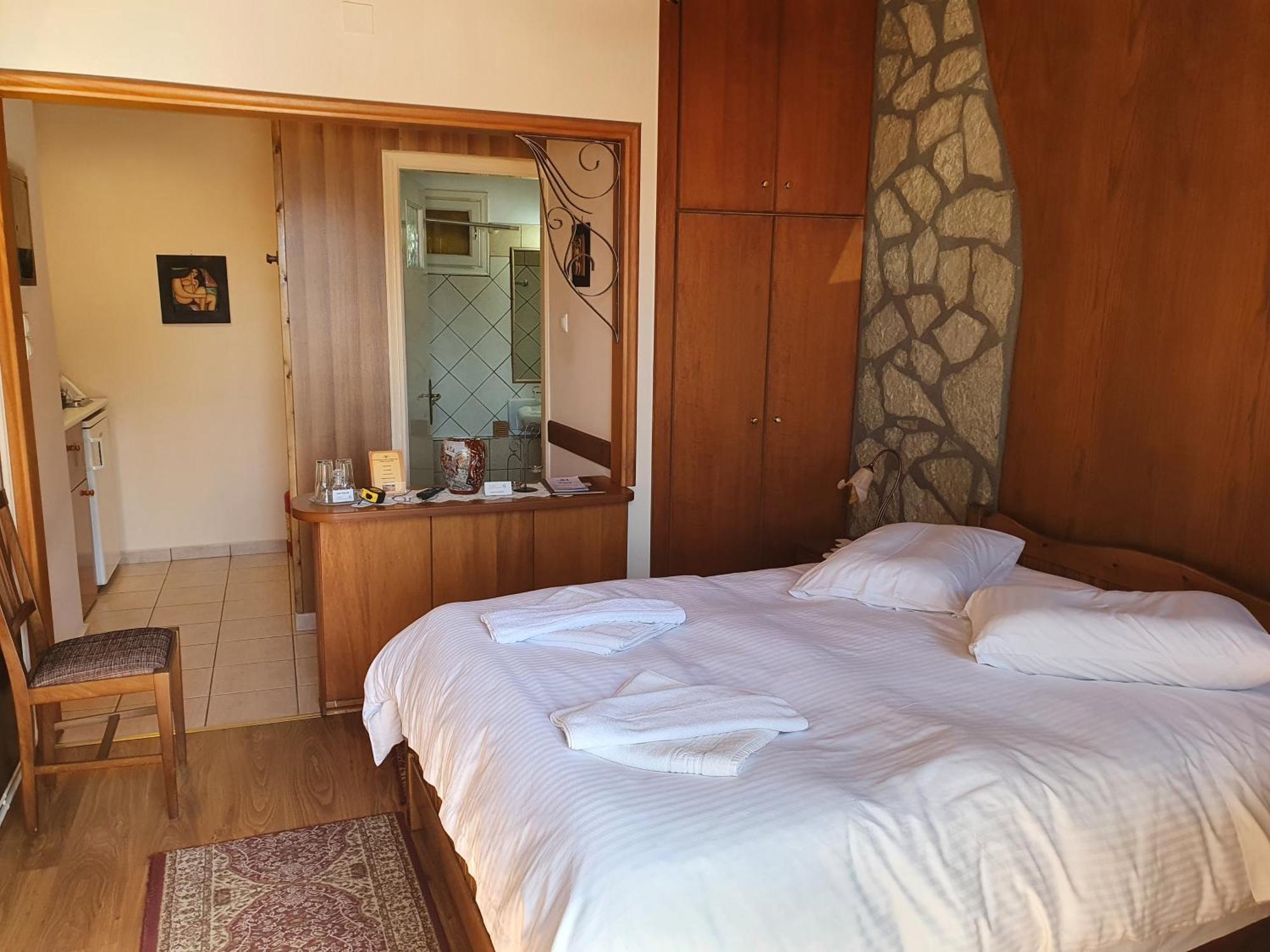 Semeli Guesthouse Karpenísion Exteriér fotografie