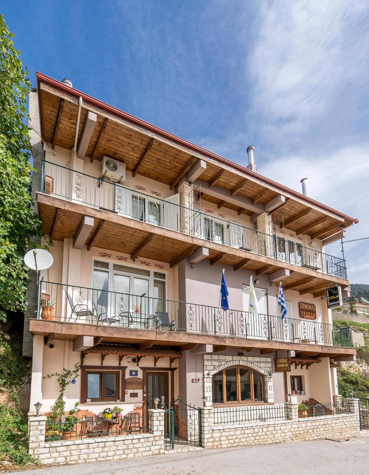 Semeli Guesthouse Karpenísion Exteriér fotografie
