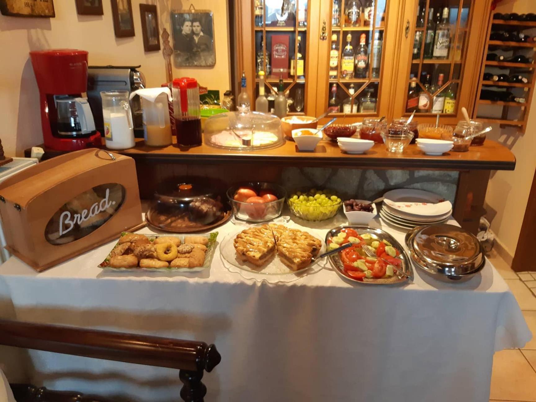 Semeli Guesthouse Karpenísion Exteriér fotografie