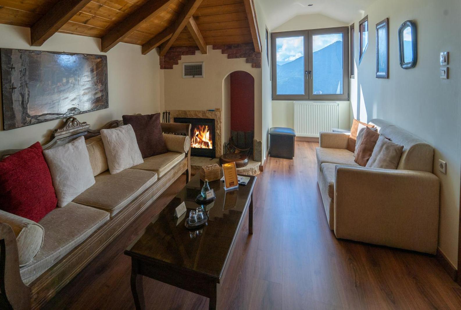 Semeli Guesthouse Karpenísion Exteriér fotografie